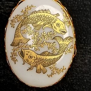 5$ VTG Glass  Brooch white Gold Fish Collectible Nature Ocean Sea